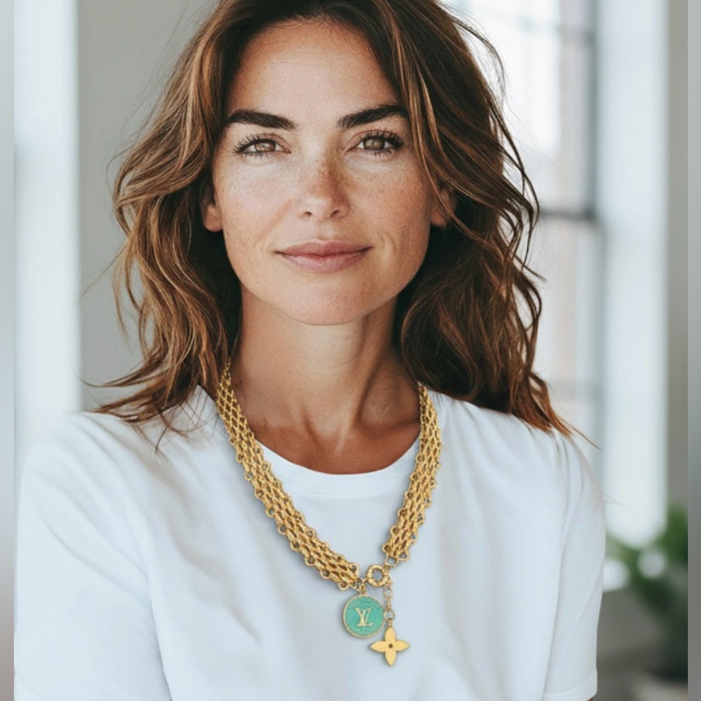 Louis Vuitton zipper pull on a gold tone Chain Necklace with toggle - Picture 2 of 7